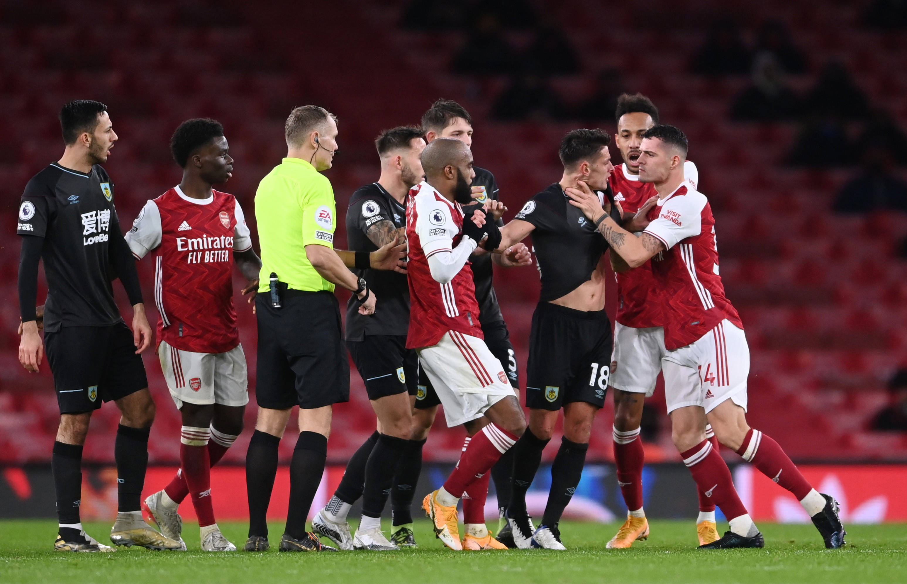 与湖人队在 与湖人队在